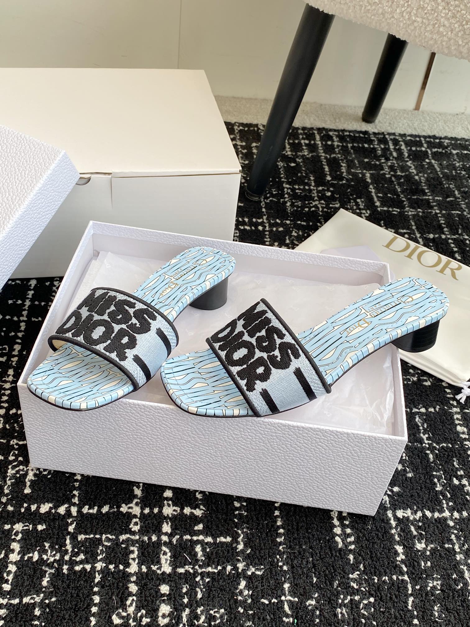 [하이앤드]디올 24ss 봄여름 신상 Dway 뮬 힐-4.5cm