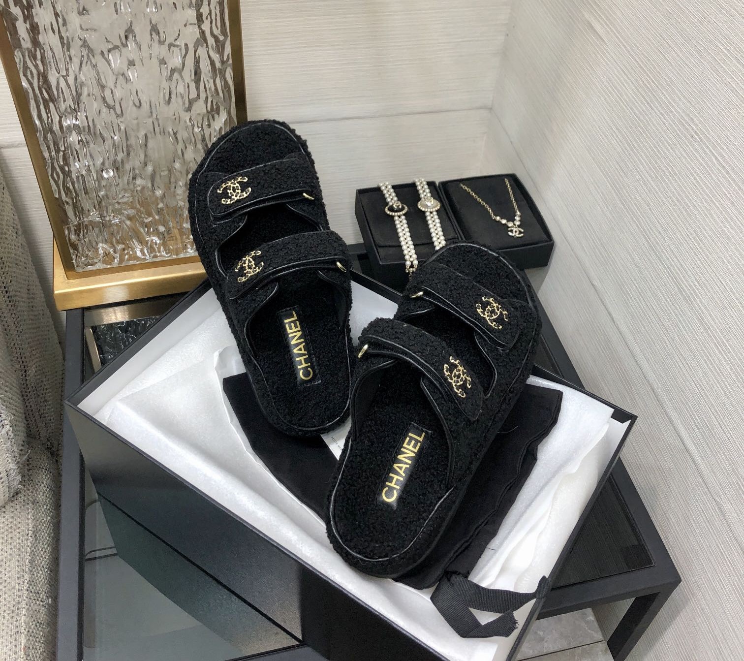 샤넬 2024SS 퍼 벨크로 뮬