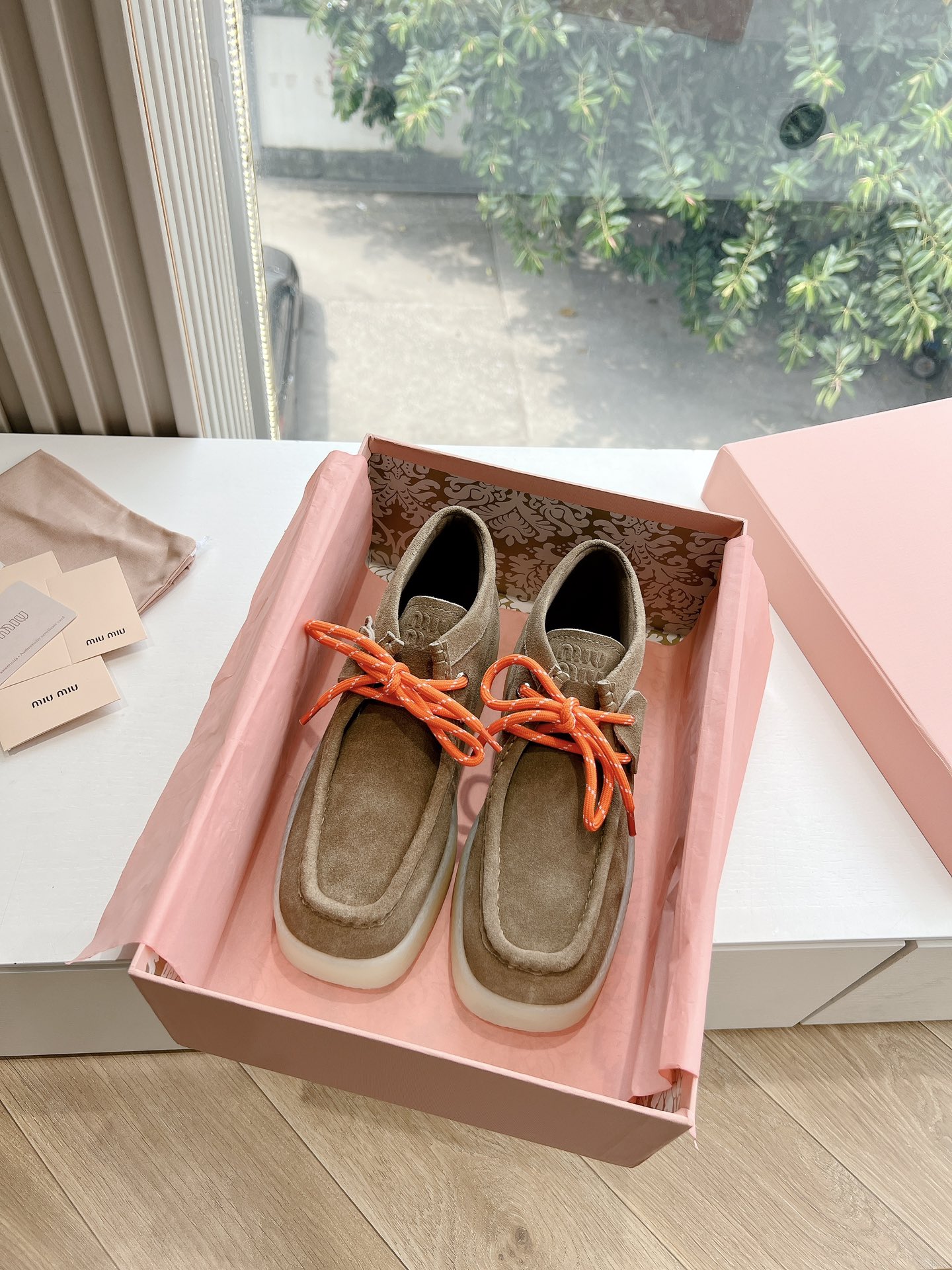 MIUMIU 24SS 가을 겨울 신상 통굽 앵클