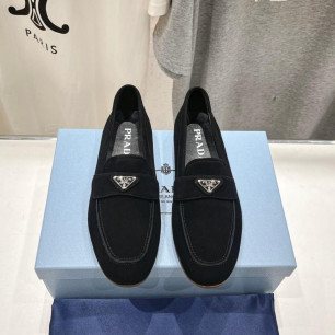 프라다 삼각로고 스웨이드 로퍼