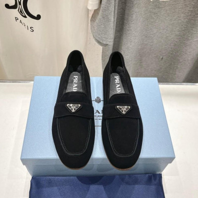프라다 삼각로고 스웨이드 로퍼