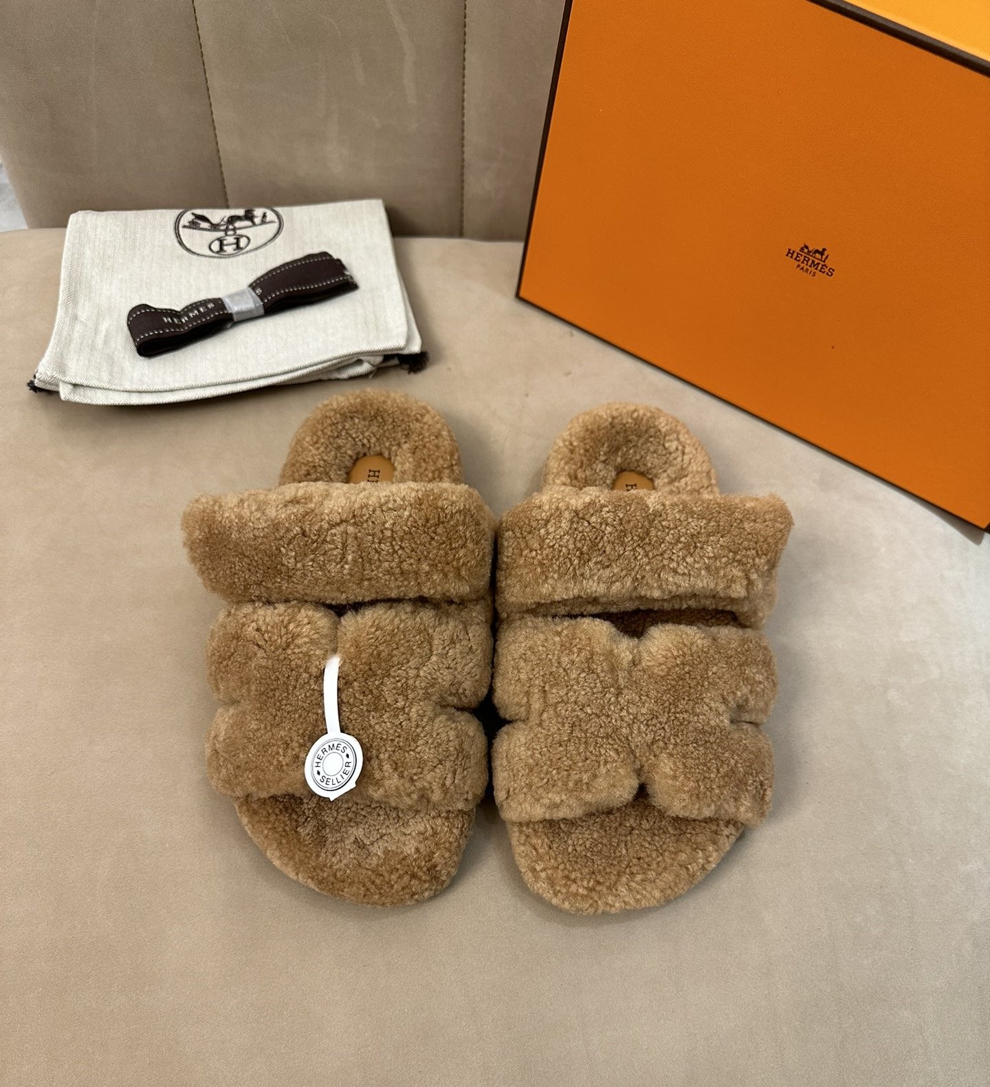 [하이앤드]에르메스 CHYPRE 시프레 양털 샌들