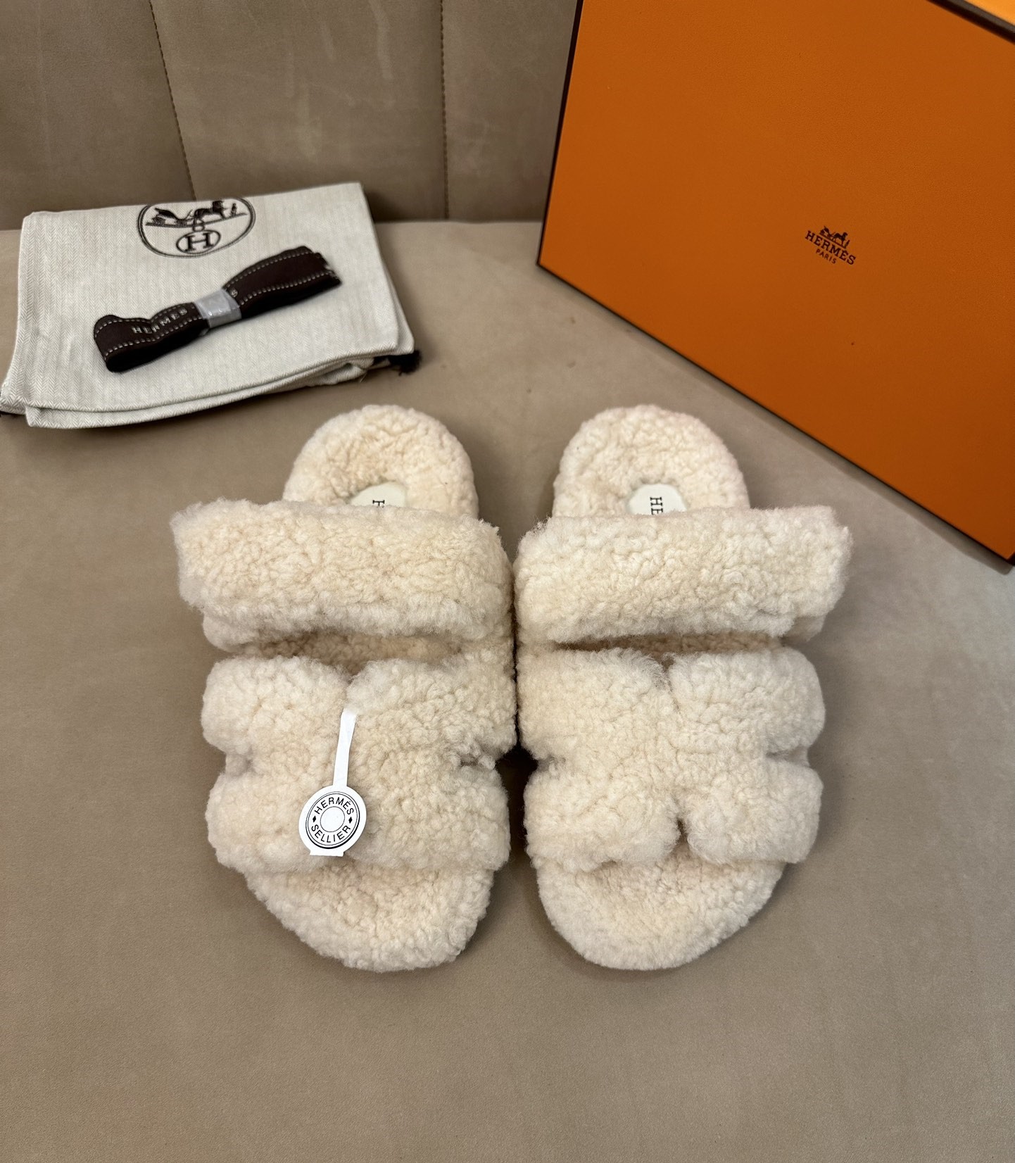 [하이앤드]에르메스 CHYPRE 시프레 양털 샌들