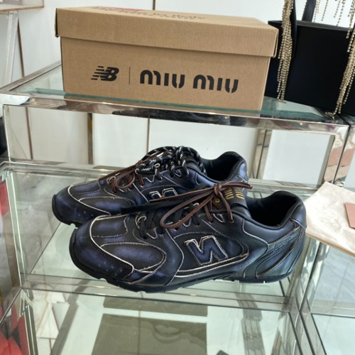 Miu Miu X 뉴발란스 공동 브랜드 운동화