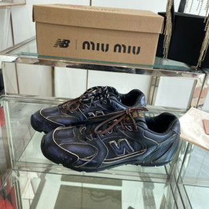 Miu Miu X 뉴발란스 공동 브랜드 운동화
