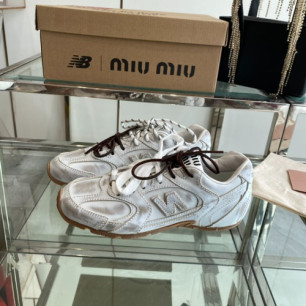 Miu Miu X 뉴발란스 공동 브랜드 운동화