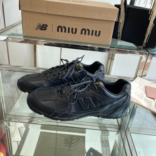 Miu Miu X 뉴발란스 공동 브랜드 운동화