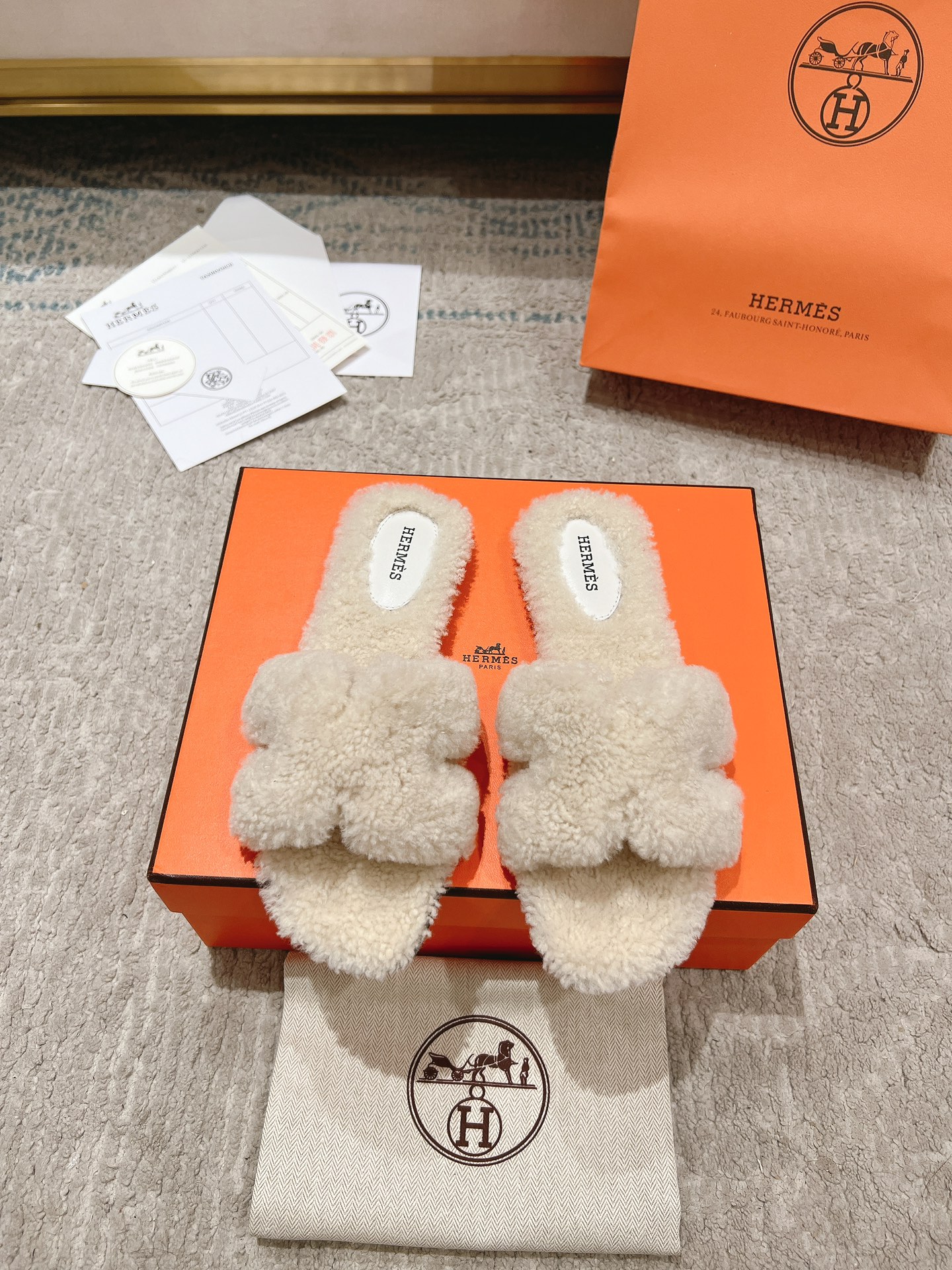 에르메스 24ss oran 퍼 슬리퍼