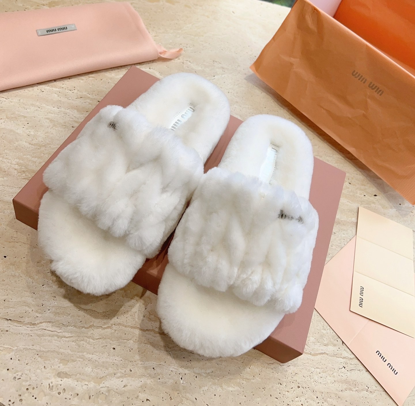 MIUMIU 24ss 신상 리얼 퍼 슬리퍼