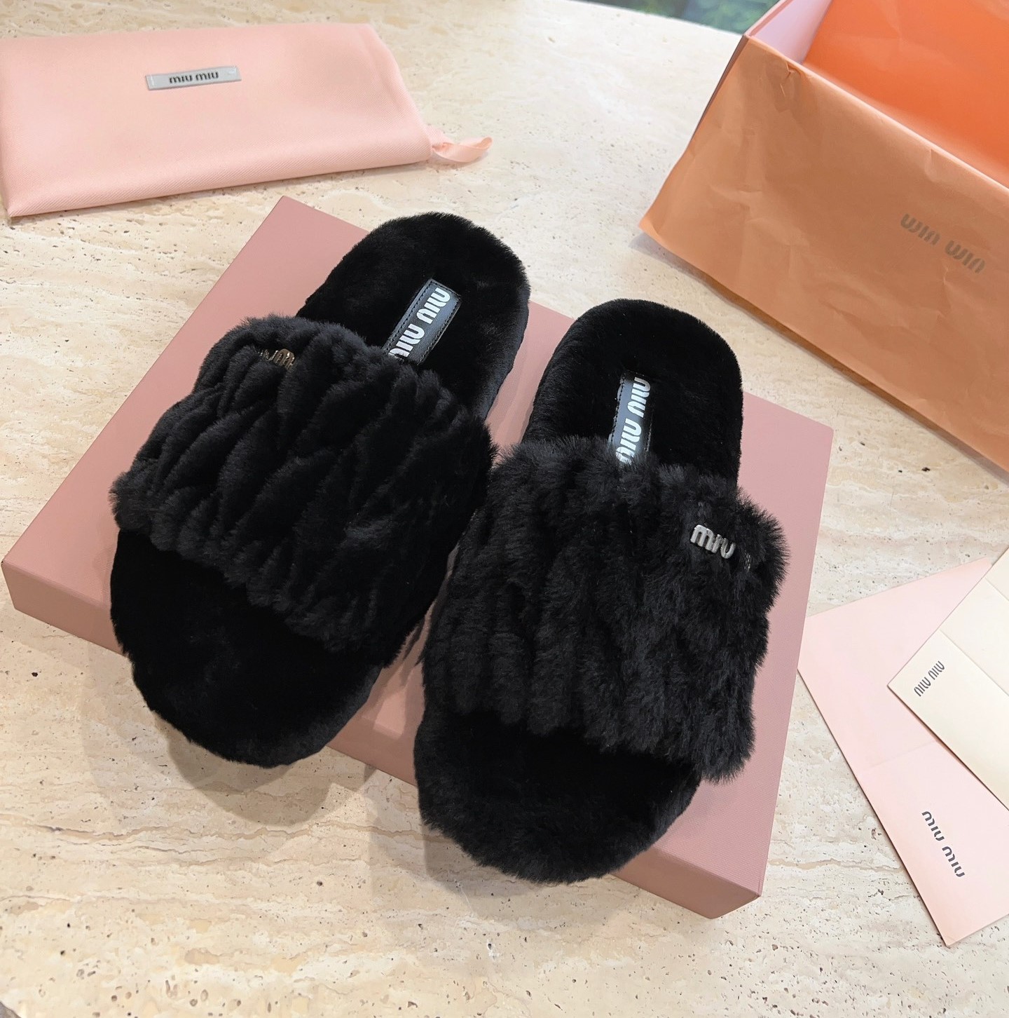 MIUMIU 24ss 신상 리얼 퍼 슬리퍼