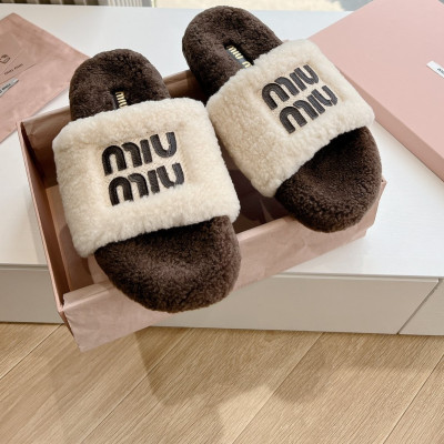 MIUMIU 24ss 신상 로고 퍼 뮬 슬리퍼