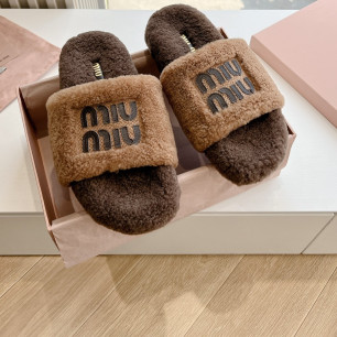 MIUMIU 24ss 신상 로고 퍼 뮬 슬리퍼