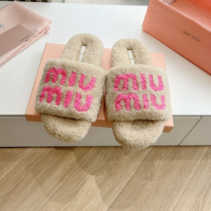 MIUMIU 24ss 로고 퍼 뮬 슬리퍼
