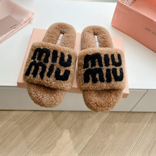 MIUMIU 24ss 로고 퍼 뮬 슬리퍼