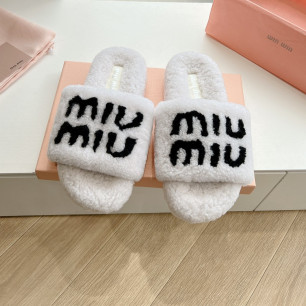 MIUMIU 24ss 로고 퍼 뮬 슬리퍼