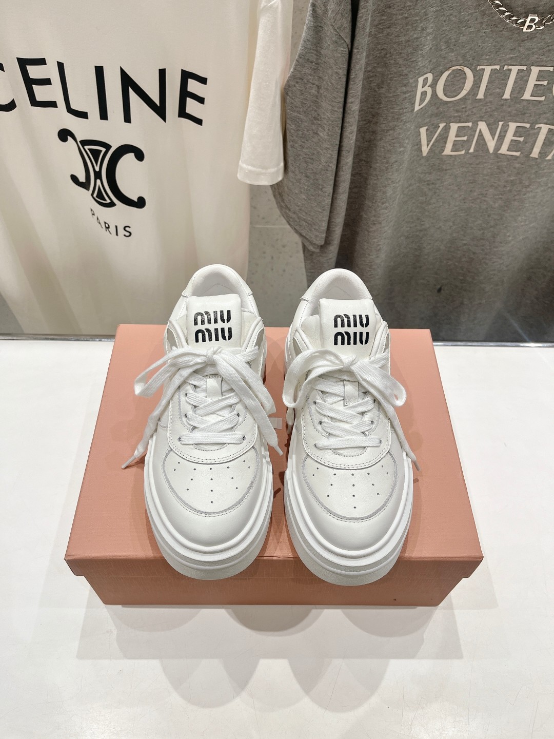 MIUMIU 24ss 블리치드 가죽 스니커즈