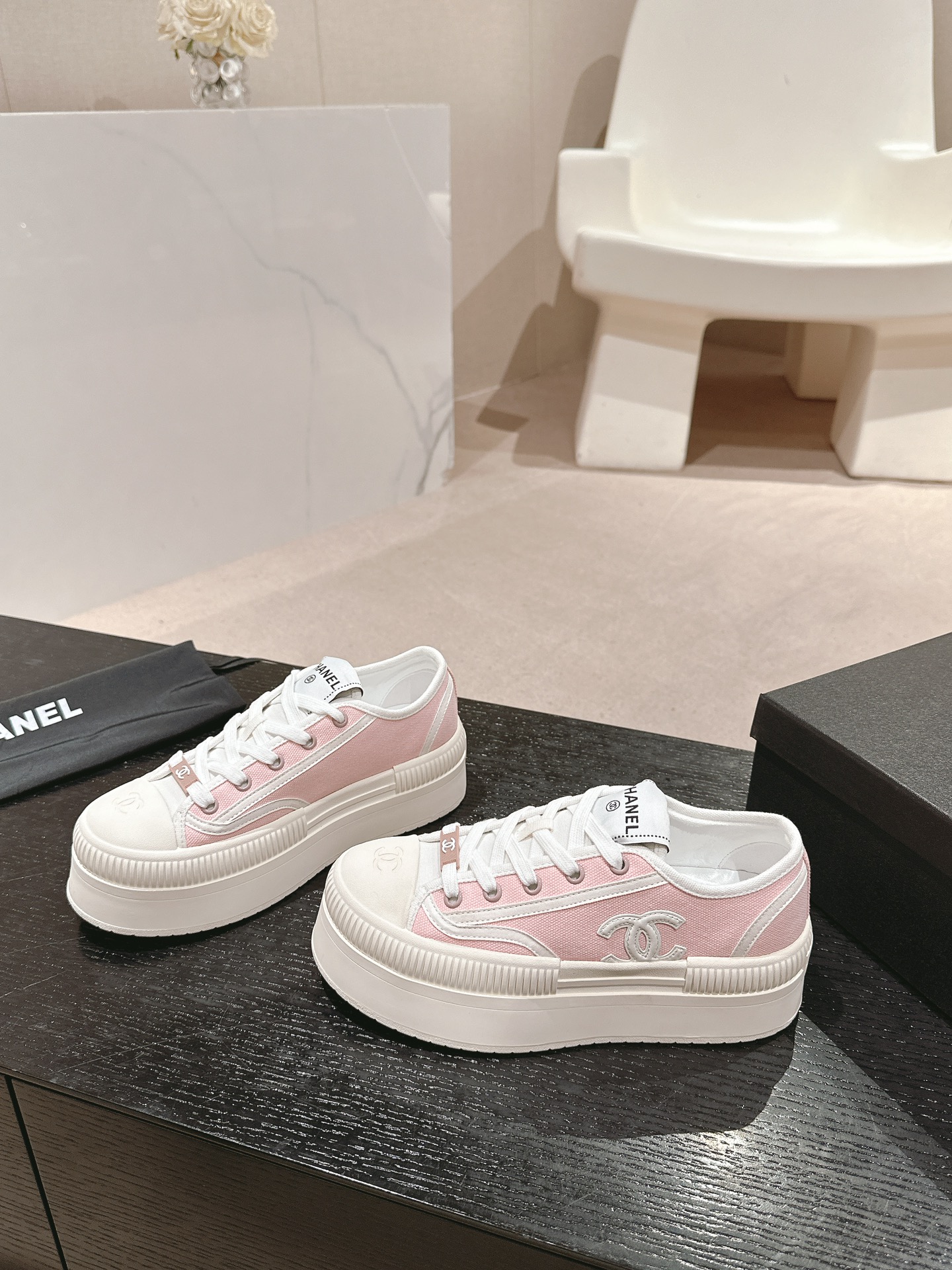 CHANEL| 𝟐𝟎𝟐𝟒B 스니커즈