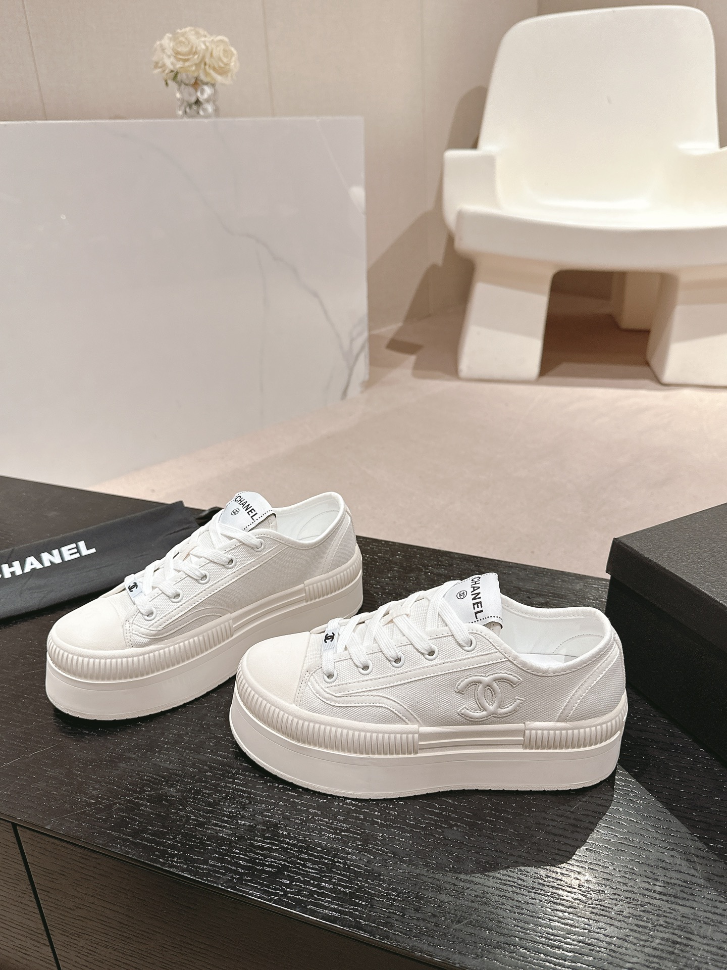 CHANEL| 𝟐𝟎𝟐𝟒B 스니커즈