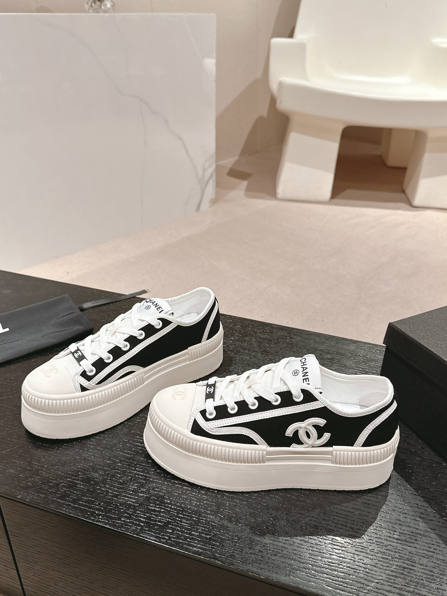 CHANEL| 𝟐𝟎𝟐𝟒B 스니커즈