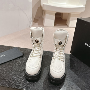샤넬 𝟐𝟒B 레이스업 퀼팅 부츠