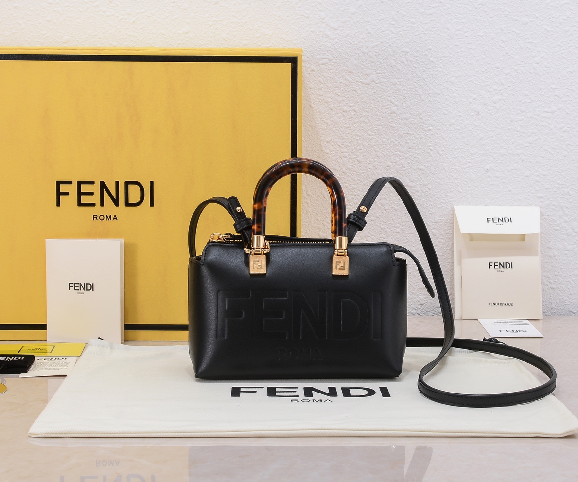 펜디 By the Way Mini leather small 보스턴백