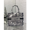 디올 Book Tote 백