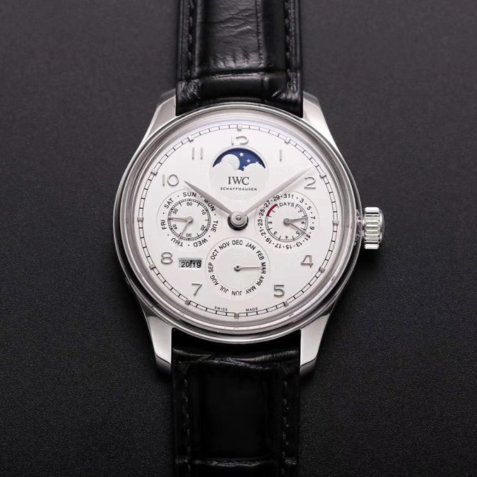 V9공장 아이더블유씨(IWC)포르투기저 애뉴얼캘린더 화이트다이얼 가죽스트랩