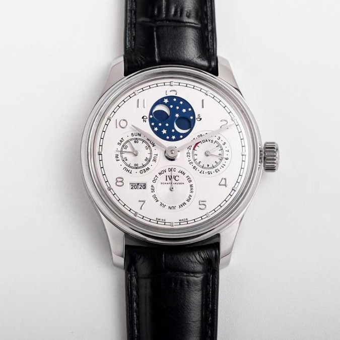 V9공장 아이더블유씨(IWC)포르투기저 애뉴얼캘린더 화이트다이얼 가죽스트랩