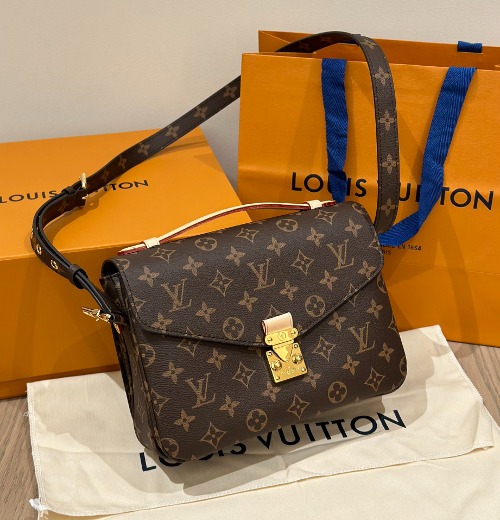 LOUIS VUITTON 루이비통 포쉐트 메티스 모노그램 M44875 (해외최상급)