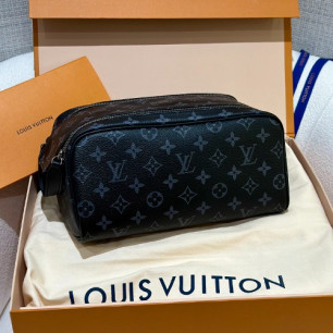 LOUIS VUITTON 루이비통 모노그램 이클립스 도프 키트 토일렛 파우치 (해외최상급)