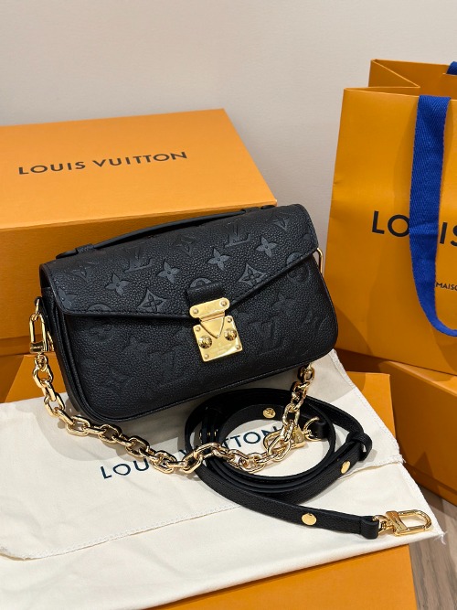 LOUIS VUITTON 루이비통 포쉐트 메티스 이스트 웨스트 모노그램 앙프렝뜨 (해외최상급)