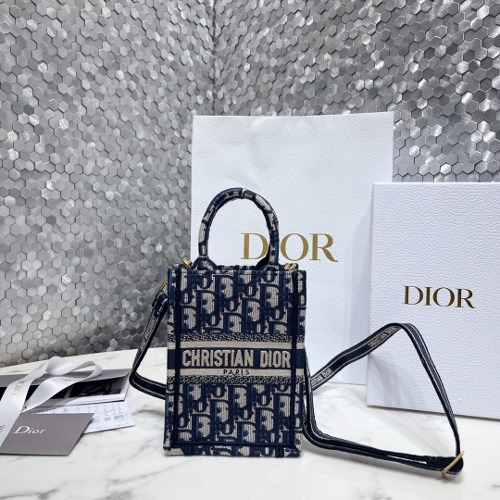 DIOR 오블리크 북도트 미니 휴대폰백 S5555CRIW