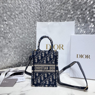 DIOR 오블리크 북도트 미니 휴대폰백 S5555CRIW