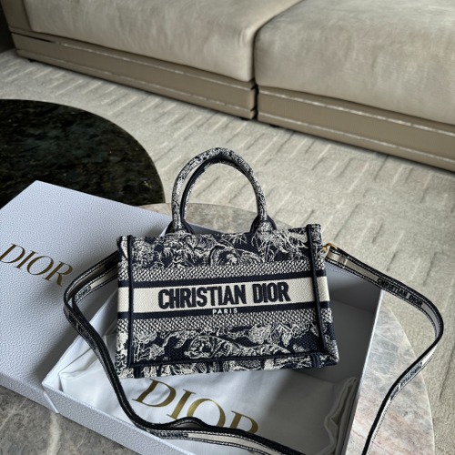 DIOR 북도트 스트랩백 미니