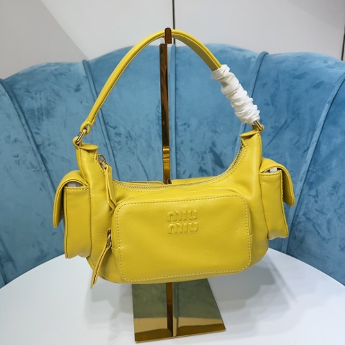 MIUMIU 나파 가죽 포켓 숄더백