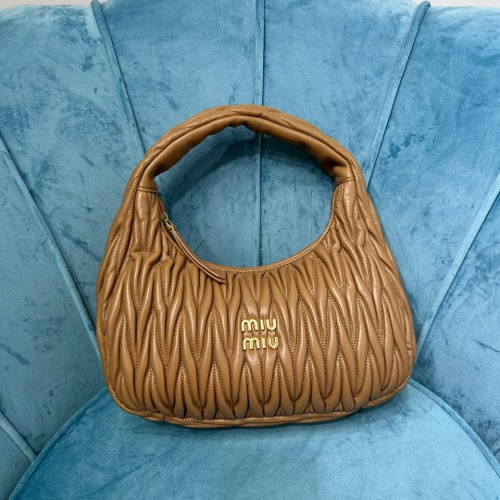 MIUMIU 마테라쎄 나파 가죽 호보백 5BC108