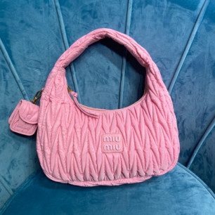 MIUMIU 마테라쎄 나파 가죽 호보백 5BC108