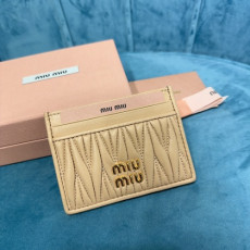 MIUMIU 마테라쎄 여성 카드지갑 5MC076