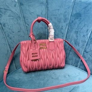 MIUMIU 마테라쎄 나파 가죽 핸드백 5BA259