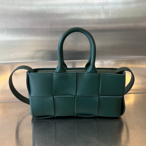 BOTTEGA VENETA 미니 아르코 토트백 776778