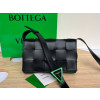 BOTTEGA VENETA 인테르치아토 레더 메신저 백 카세트백 708768