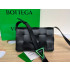 BOTTEGA VENETA 인테르치아토 레더 메신저 백 카세트백 708768