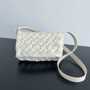 BOTTEGA VENETA 스몰 RUMPLE 럼플 메신저 백 787113