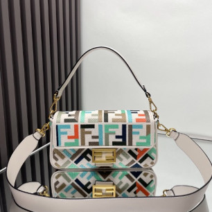 FENDI 멀티컬러 FF 바게트백 8BR600
