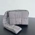 BOTTEGA VENETA 스몰 패디드 테크 남성 카세트백 755182