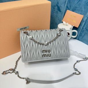 MIUMIU 마테라쎄 나파 가죽 미니백 5BP065