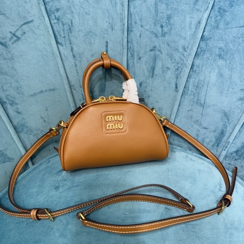 MIUMIU 가죽 탑 핸들 백 레더 토트백 5BP085