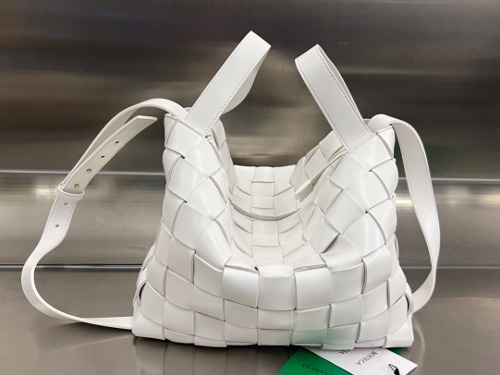 BOTTEGA VENETA 여성 인트레치아토 볼링 카세트 토트백 730327VMAY