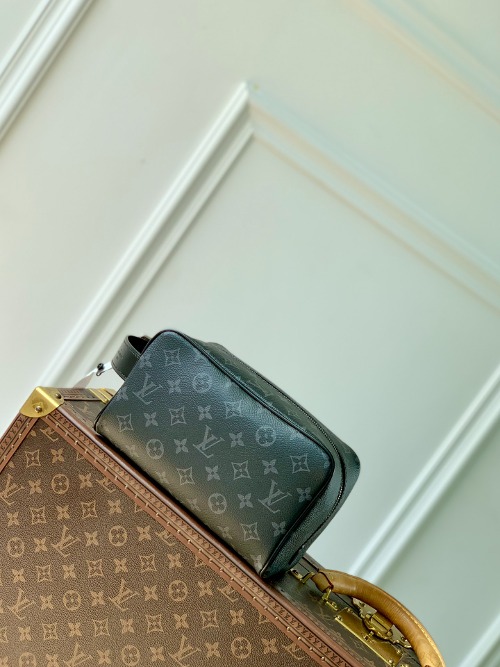 LOUIS VUITTON 락커 돕 키트 파우치 클러치 M83112
