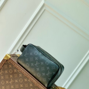 LOUIS VUITTON 락커 돕 키트 파우치 클러치 M83112